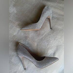 Steve Madden Daisie Pumps with rhinestones - size 8